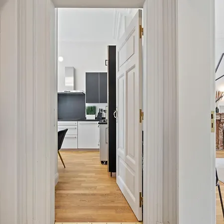 Apartman Sleek And Sophisticated In Prime Location