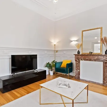 Sleek And Sophisticated In Prime Location