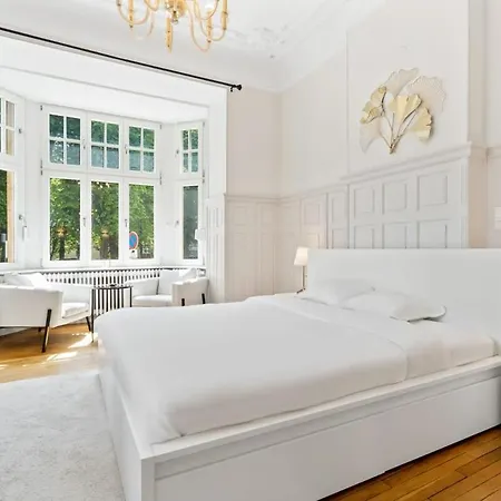 Apartman Sleek And Sophisticated In Prime Location