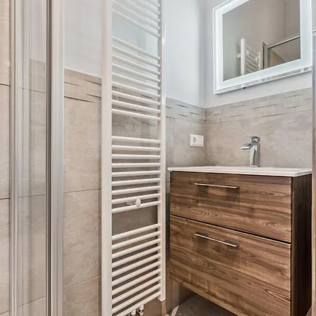 Sleek And Sophisticated In Prime Location Апартаменты *