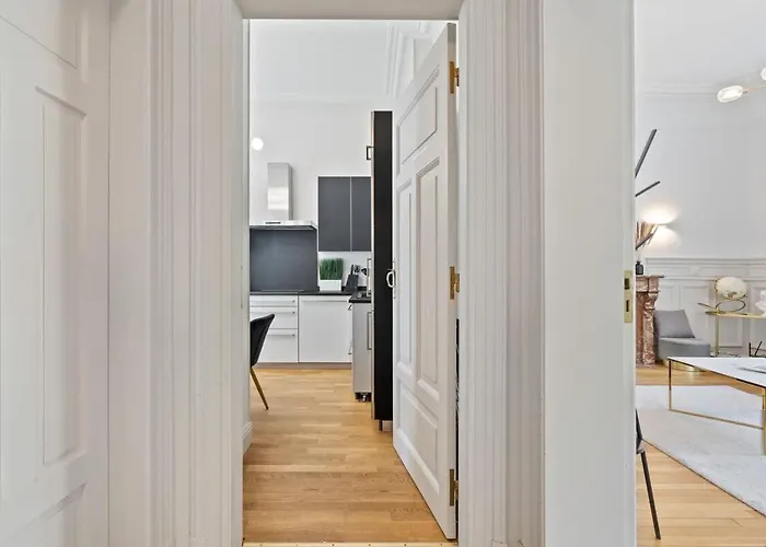 Sleek And Sophisticated In Prime Location 公寓