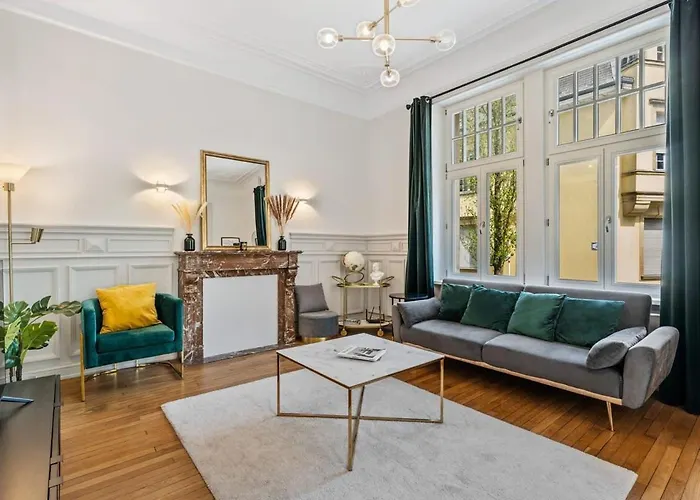 Sleek And Sophisticated In Prime Location